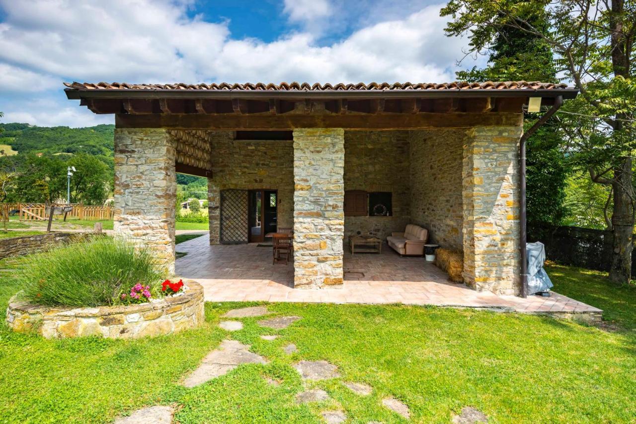 Agriturismo Il Salice Tizzano Val Parma ภายนอก รูปภาพ
