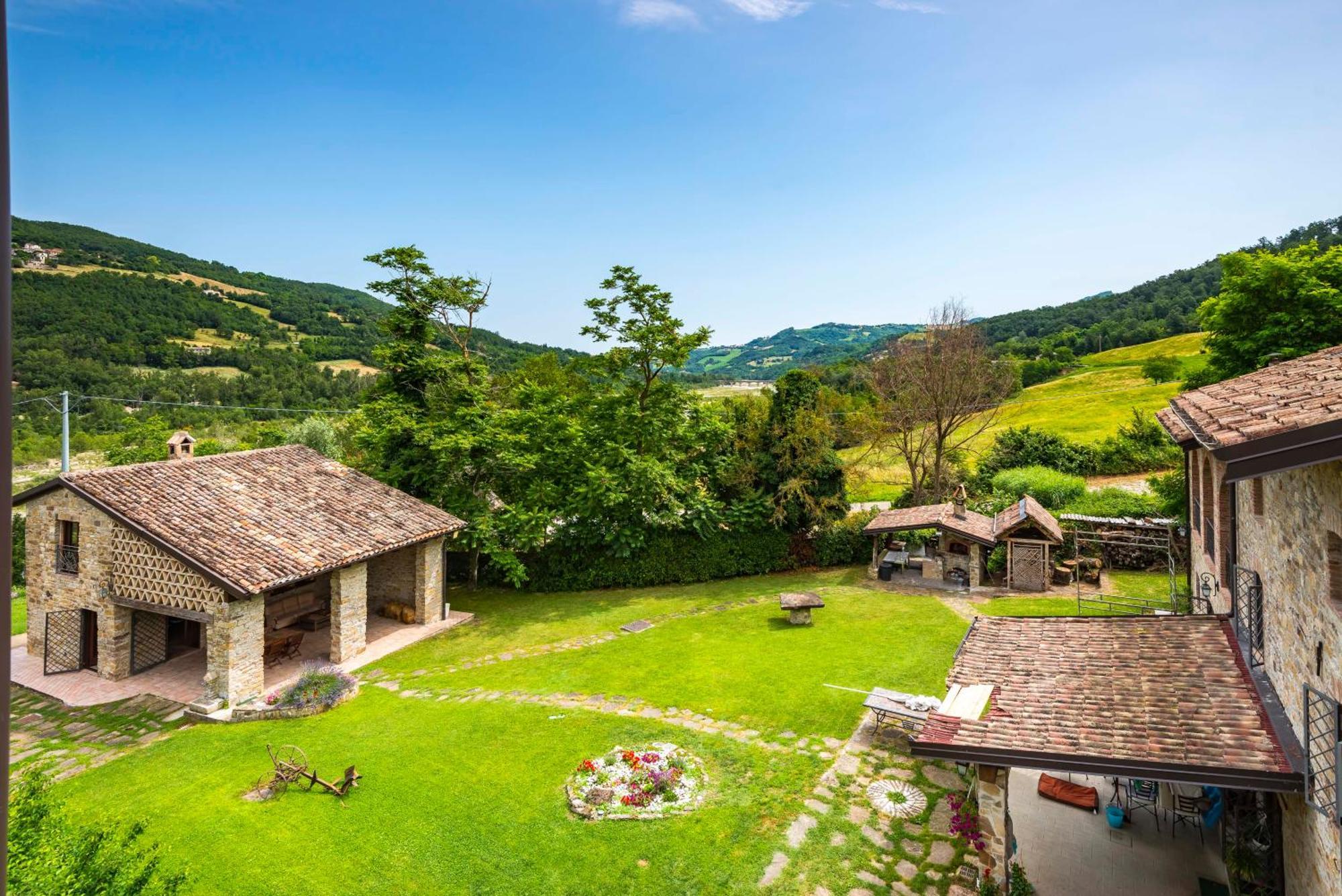Agriturismo Il Salice Tizzano Val Parma ภายนอก รูปภาพ